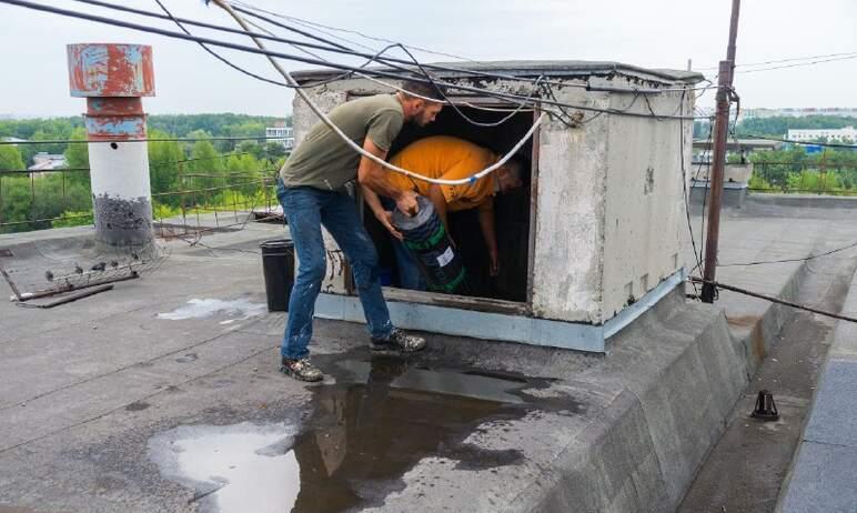 Фото Александр Астахов призвал «управляйки» Челябинска оперативно ремонтировать протекающие крыши