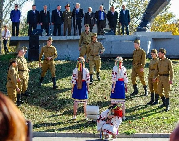 Фото На Украине продолжается война с исторической памятью