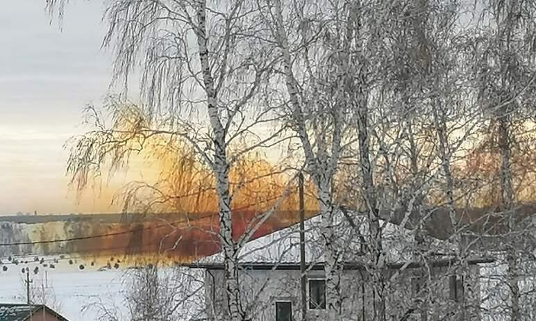 Фото Челябинцев заинтересовала природа огненного облака над городом