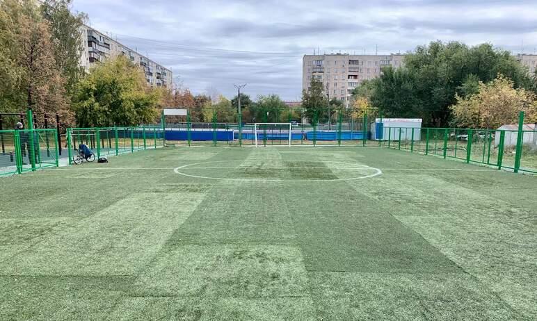 Фото Челябинский двор на Шуменской обзавелся футбольным полем
