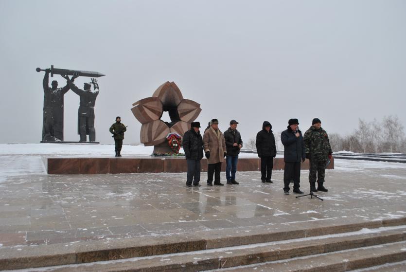 Фото В Магнитогорске в День неизвестного солдата почтили память погибших 
