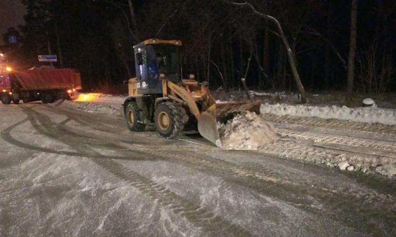 Фото За ночь из Челябинска вывезли тысячу тонн снега