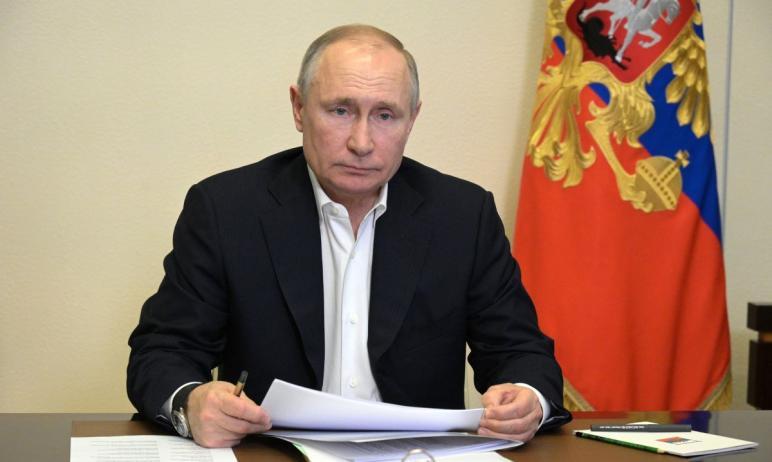 Фото Владимир Путин объявил с 1 по 10 мая выходными днями