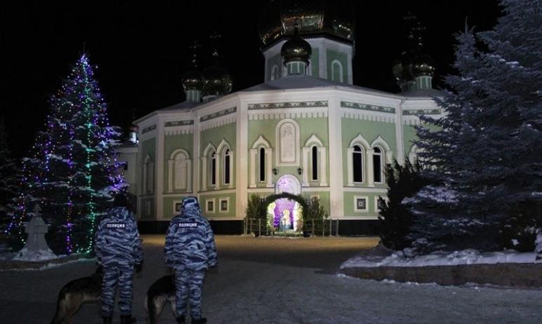 Фото Безопасность верующих в Рождество обеспечат полицейские Челябинска