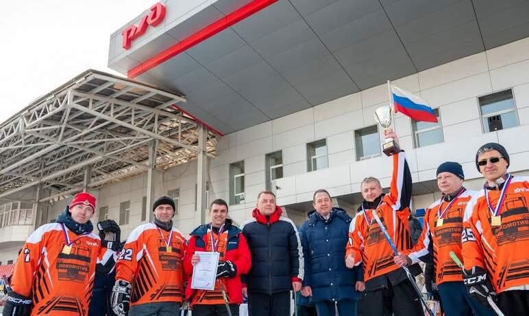 Фото Железнодорожники определили лучших в хоккее в валенках и лапте