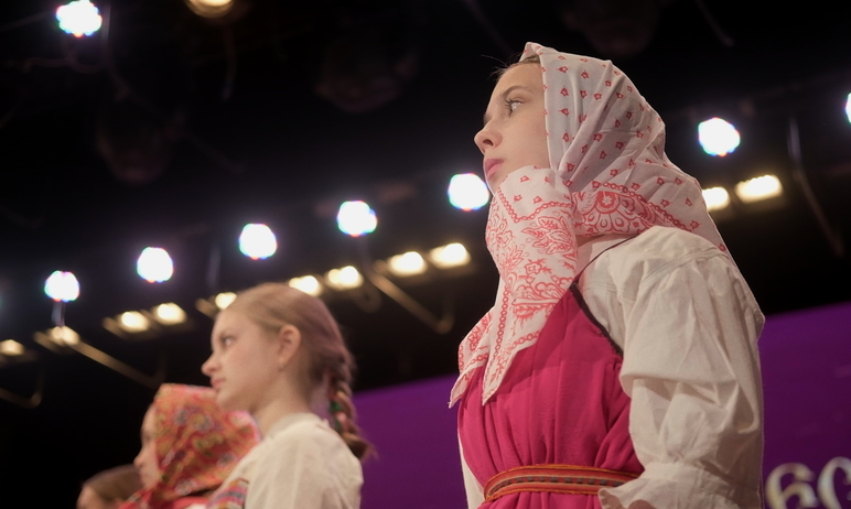 Фото Языком танцев и нарядов: в ЧелГУ прошло очередное дефиле невест Южного Урала