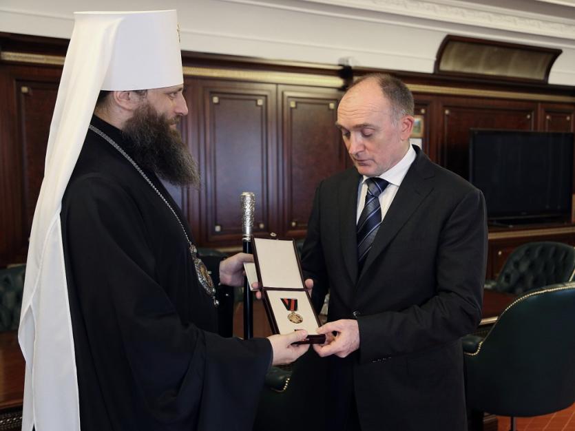 Фото Митрополит Никодим вручил медаль от Патриарха Кирилла главе Челябинской области