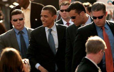 Фото Охранники президента Барака Обамы «не устояли на ногах»