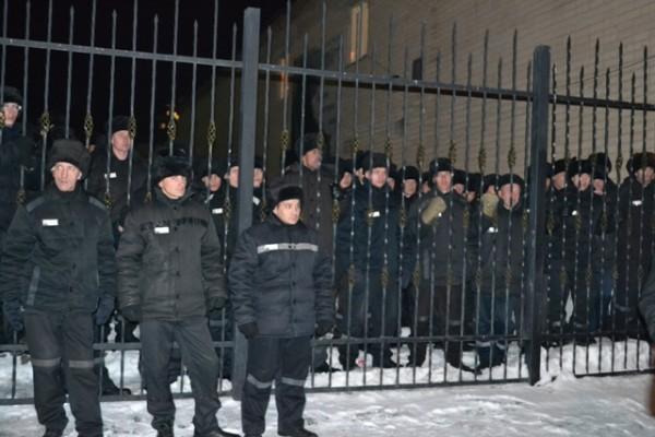 Фото По итогам акции у стен ИК-6 подано 17 заявлений в полицию, силовиков хотят привлечь за превышение полномочий