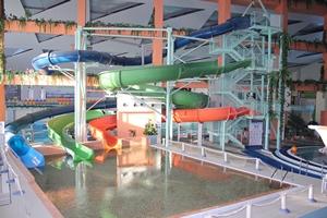 Фото Прокурор требует ввести частичный запрет на нахождение детей в аквапарке «Водопад чудес» Магнитогорска