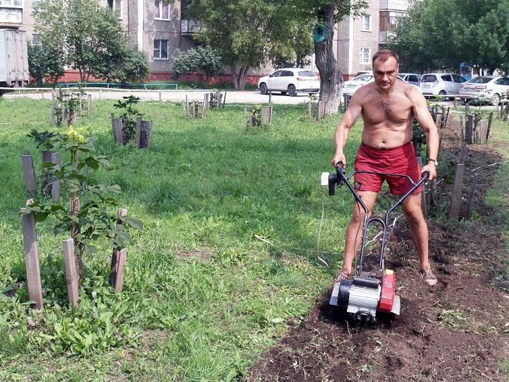 Фото Как житель Челябинска благоустраивает свой двор