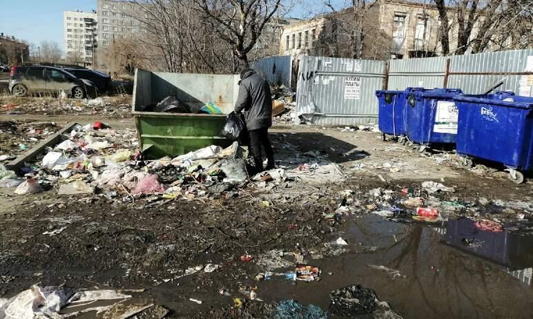 Фото Челябинцы бьют тревогу: рядом с детским домом «Аистенок» большая помойка и обретаются бомжи
