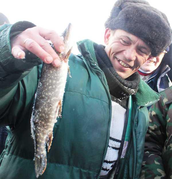 Фото Машиностроители автозавода «Урал» определили лучшего рыбака