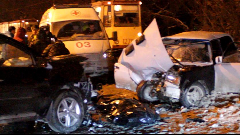 Фото ГИБДД: Водитель ВАЗа, столкнувшегося с внедорожником в Челябинске, был лишен прав