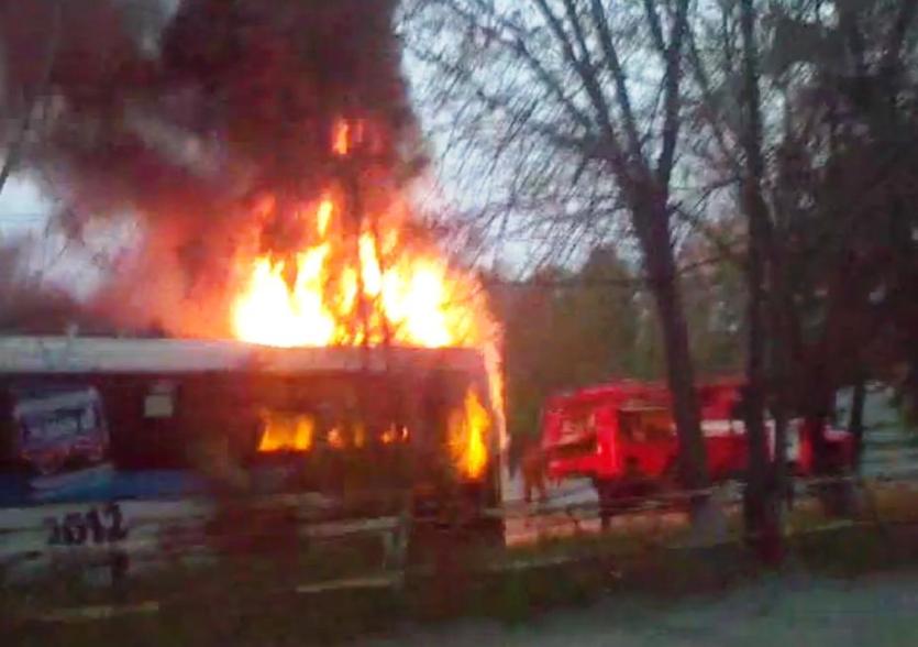 Фото В Челябинске загорелся автобус с юными дзюдоистами