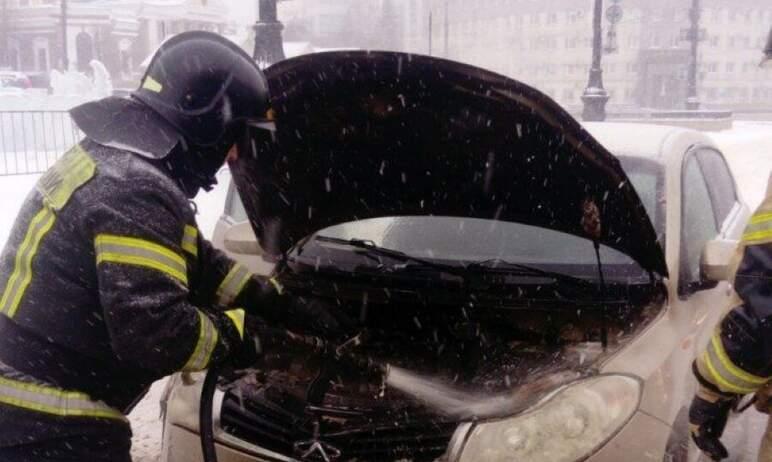 Фото В Челябинске на ходу загорелся автомобиль