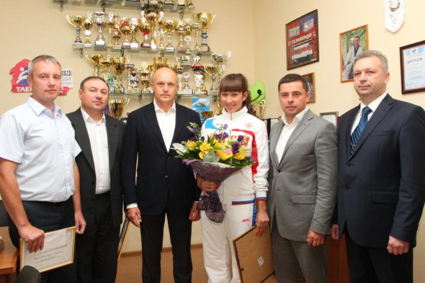Фото Сергей Давыдов поздравил чемпионов, завоевавших для Челябинска золотые медали по тхэквондо и боксу