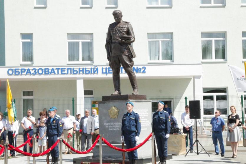 Фото В Челябинске открыли памятник «Защитникам Отечества от благодарных потомков»