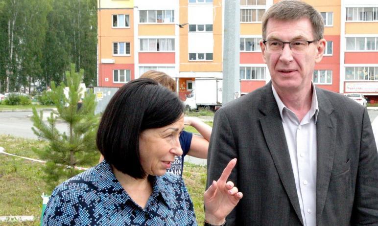 Фото Котова поздравила Антипова с переизбранием на должность главы Курчатовского района