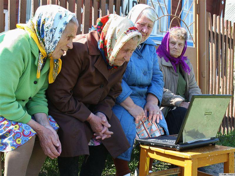Фото Озерские пенсионеры осваивают компьютер