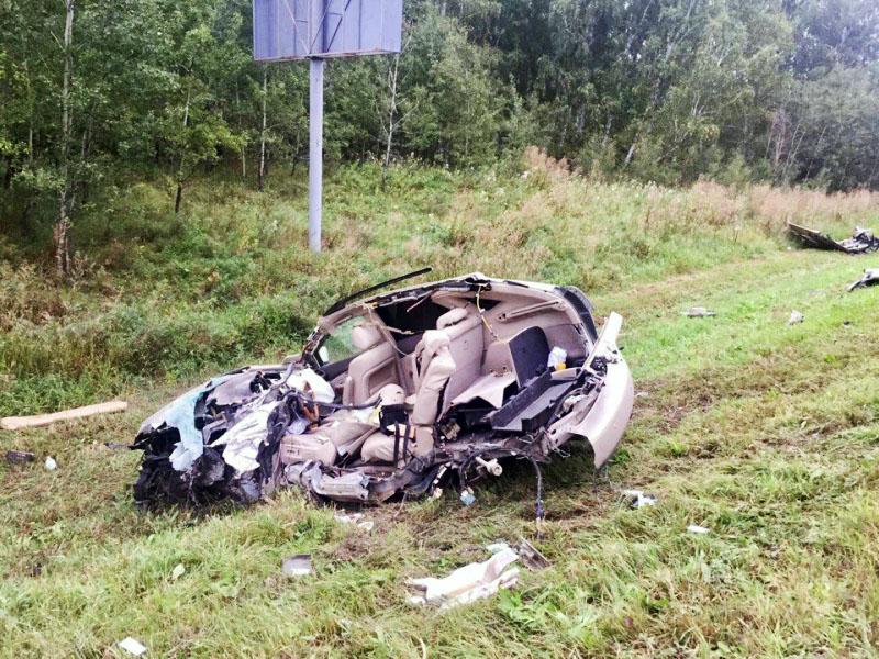 Фото В Красноармейском районе иномарка залетела под грузовик