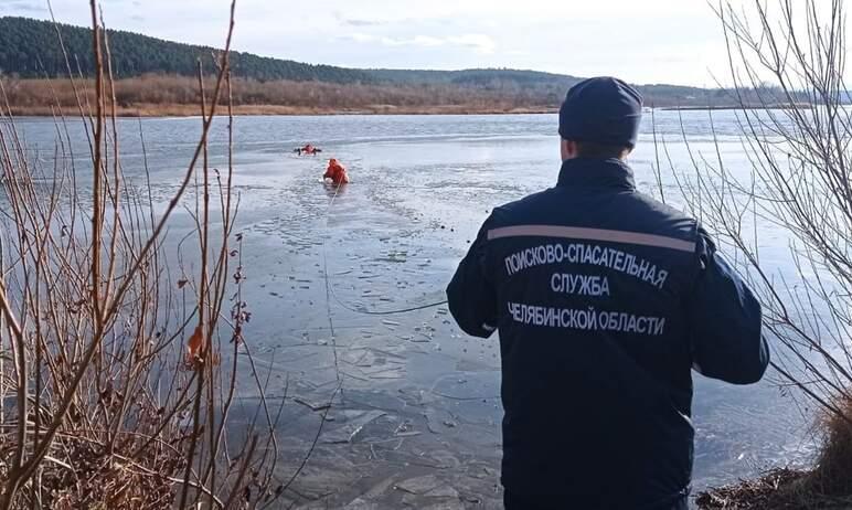 Фото На Аргазинском водохранилище рыбаки оказались в ловушке из-за растаявшего льда