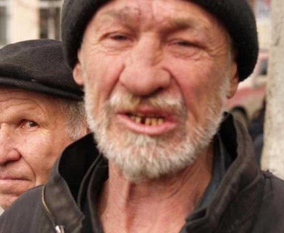 Фото Челябинские бомжи раздели гостя из Кургана