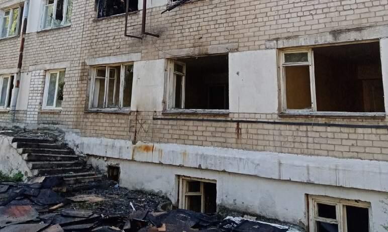 Фото Челябинские власти приватизируют едва не сгоревшую заброшенную больницу на Трудовой