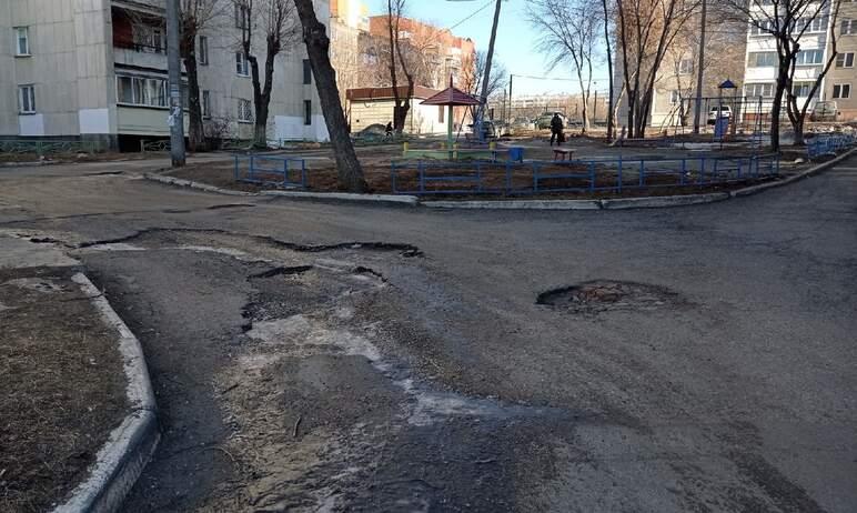 Фото Челябинка пожаловалась Наталье Котовой на ужасные дороги во дворе на проспекте Победы