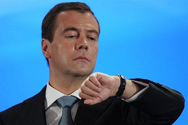 Фото Медведев: время в двухфазных электросчетчиках переведут бесплатно