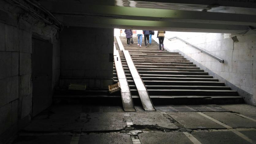 Фото В Челябинске начался ремонт подземных переходов на площади Революции