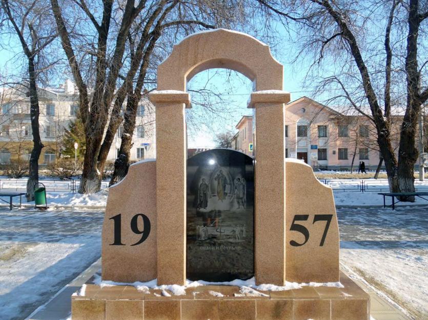 Фото В Челябинской области памятник ликвидаторам аварии на ЧАЭС осквернили вандалы