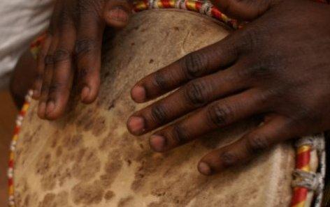 Фото Приставы заставили африканского барабанщика вернуть алименты его потомству в Челябинске