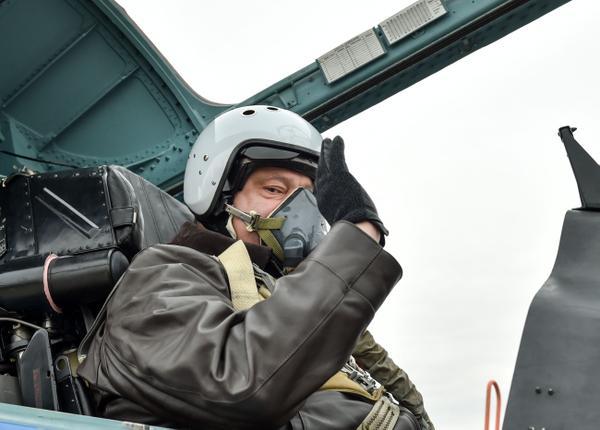 Фото Жалким подражанием Путину назвали полет Порошенко на российском Су-27