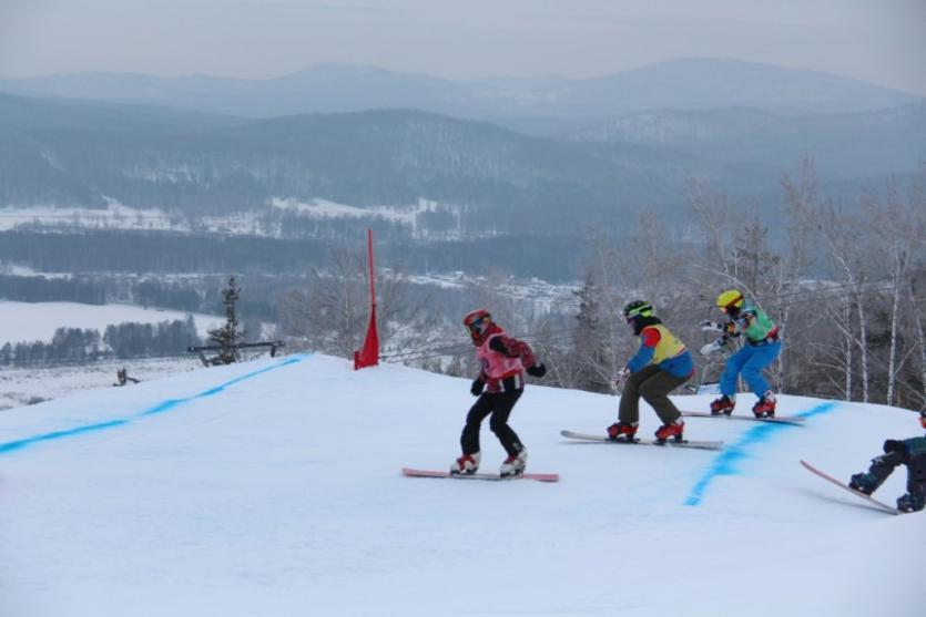 Фото Ведущие сноубордисты мира готовятся к стартам в «Солнечной долине»