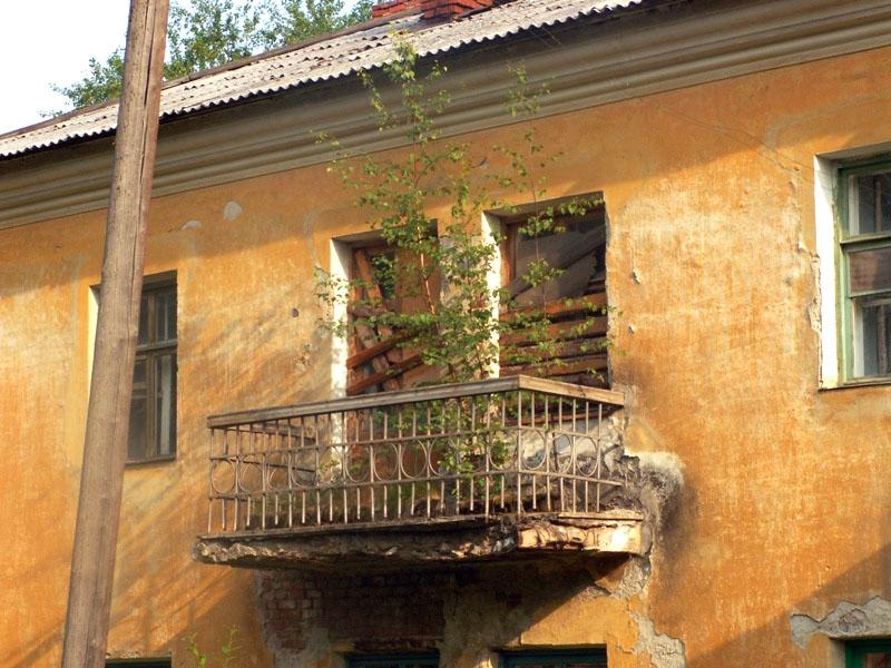 Фото В Магнитогорске два дома остались без крыш из-за неоконченного капремонта