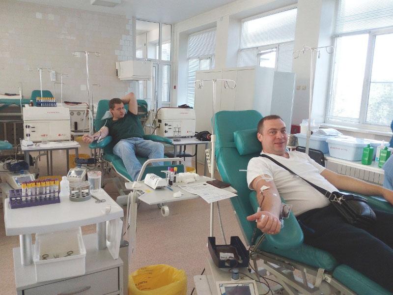 Фото Почти 200 южноуральцев в выходные «поделились» своей кровью