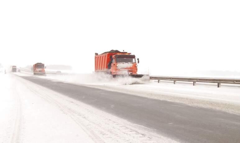 Фото После ночного снегопада движение на М-5 в Челябинской области рабочее
