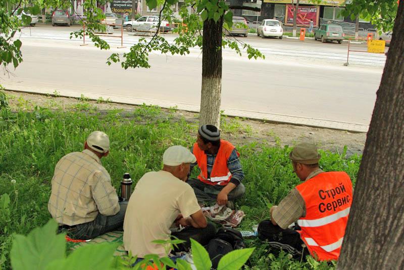 Фото В Магнитке предприимчивые бизнесмены поставили на поток услуги мигрантам-нелегалам