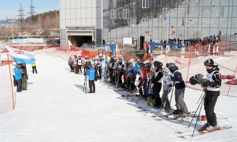 Фото И бесстрашны, и быстры: ГРЦ Макеева провело соревнования по горнолыжному спорту и сноуборду