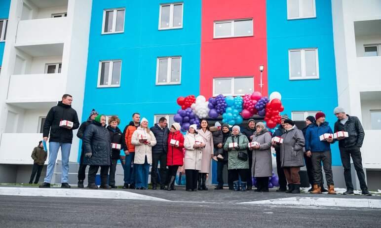 Фото Жители Карабаша получили ключи от новых квартир