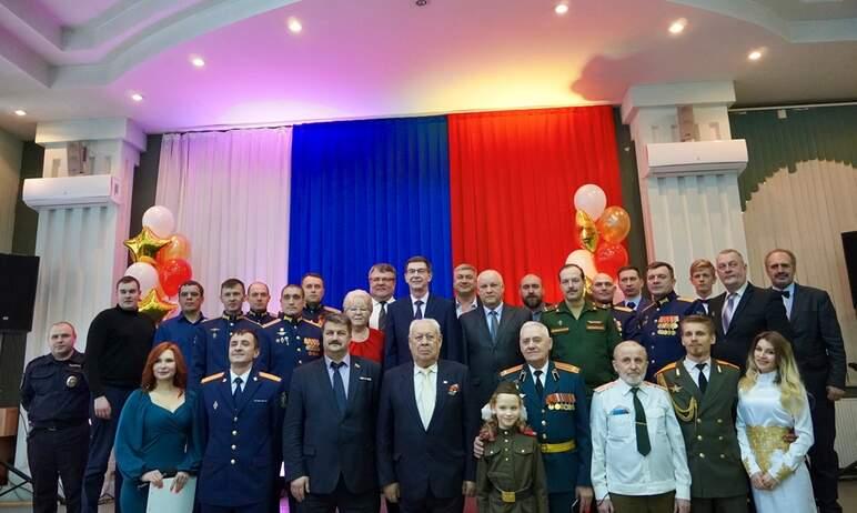 Фото Позитивно и вдохновляюще: Глава Курчатовского района провел праздничный прием для защитников Отечества