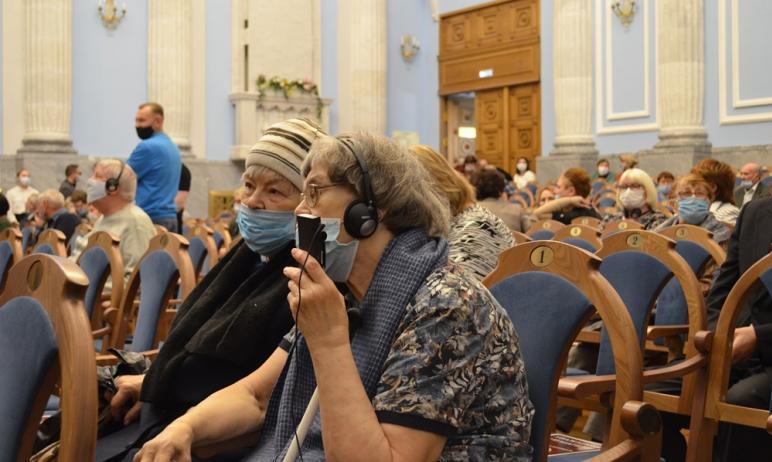 Фото В Челябинской филармонии люди с ограничениями зрения прослушали танец