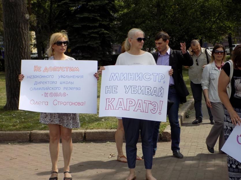 Фото «Готовы объявить голодовку!»: челябинцы вышли на митинг в поддержку директора спортшколы единоборств