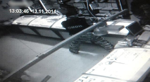 Фото «Уральский ювелир» просит помощи в розыске налетчиков, ограбивших магазин в Озерске
