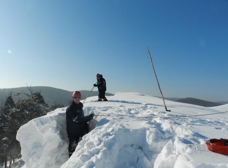 Фото Челябинские спасатели отработали способы поиска пропавших в горах 