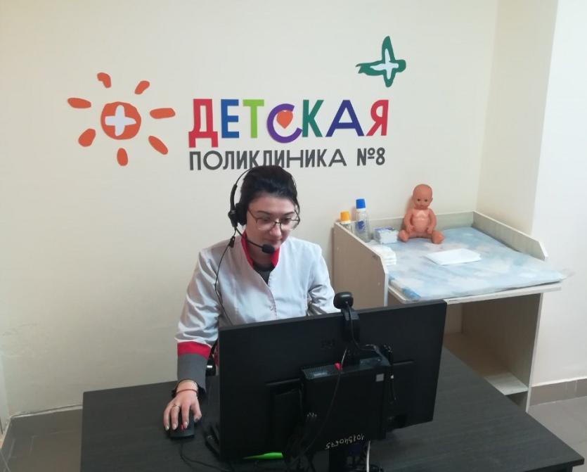 Фото В Челябинске медики патронируют новорожденных, не выходя из кабинета