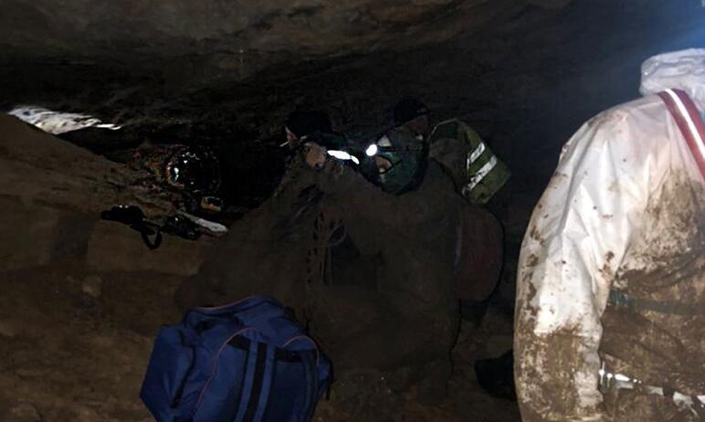 Фото В расщелину Сухой Ати в Ашинском районе провалились два туриста