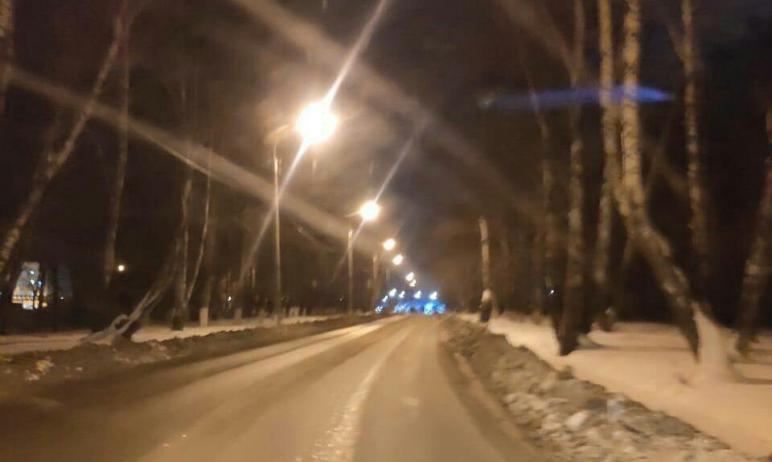 Фото В поселке Шагол подрядчик за свой счет восстановил освещение улицы, находящейся на балансе минобороны