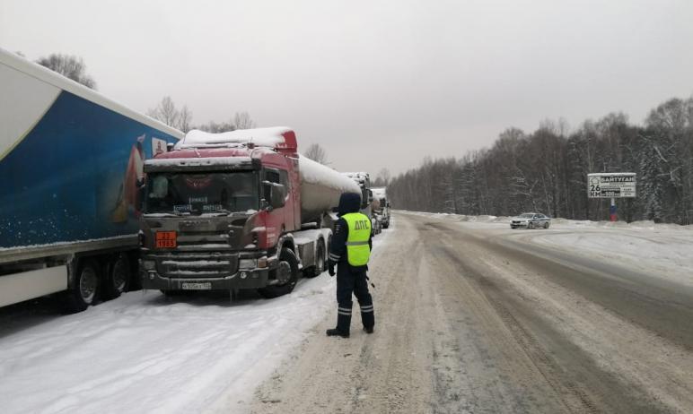 Фото Продлено ограничение движения большегрузов по трассе М-5